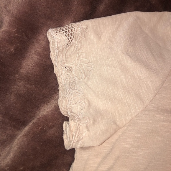 Women’s Top - Picture 4 of 5